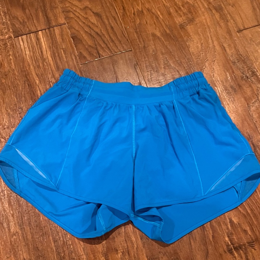 Lululemon Hotty hot mow rise 4 inch shorts